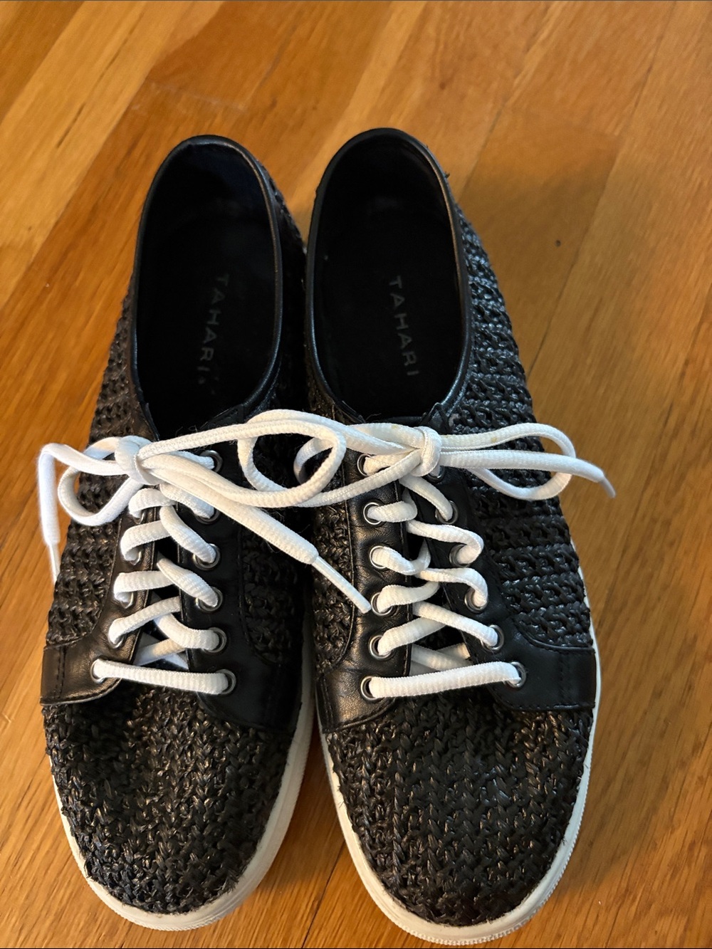 Tahari women’s Black Woven Lace-Up Sneakers like new woven wore twice size 10